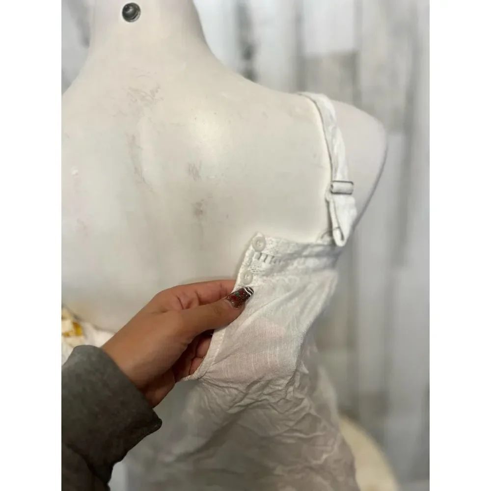 White tank top - Picture 5 of 7